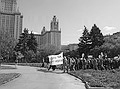 Торжественное шествие физиков к Ломоносову